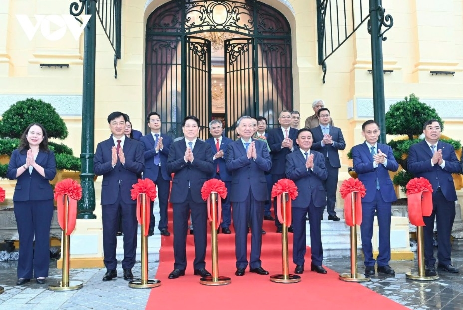 Party and State leaders attend handover ceremony of Bac Bo Phu building in Hanoi